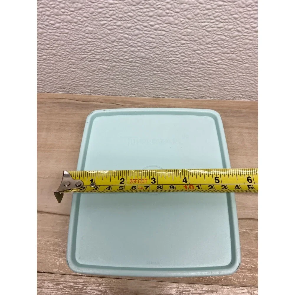 Vintage Tupperware Sanwich Container Sqare #670-33 With Lid # 671-29